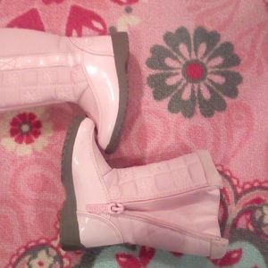 Size 6T pink snow boots